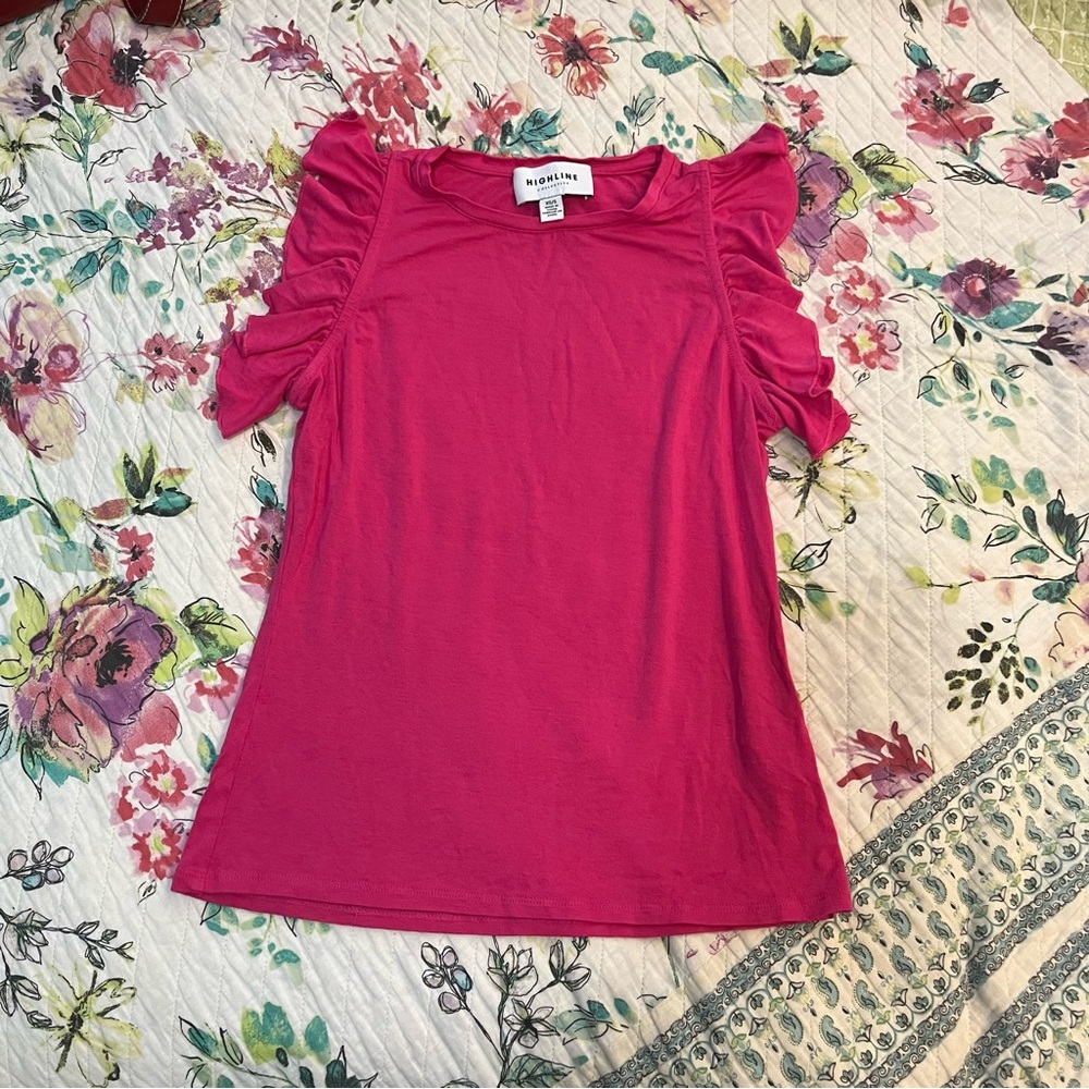 Highline magenta top with frilly sleeves